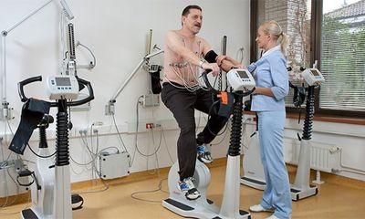 Работа пациента на кардиотренажере